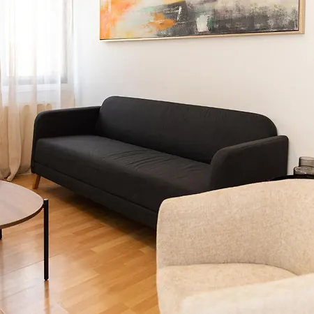 2 Bedroom Flat In Centre Appartement *