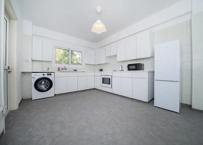2 Bedroom Flat In Centre Apartmán