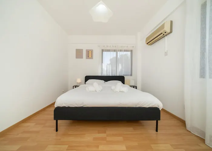 2 Bedroom Flat In Centre * Nikósie