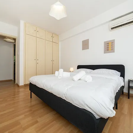 2 Bedroom Flat In Centre *