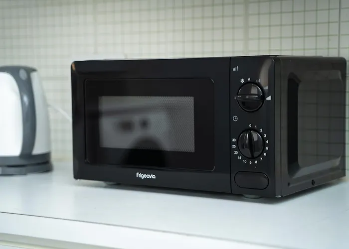 2 Bedroom Flat In Centre