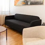 2 Bedroom Flat In Centre Appartamento *